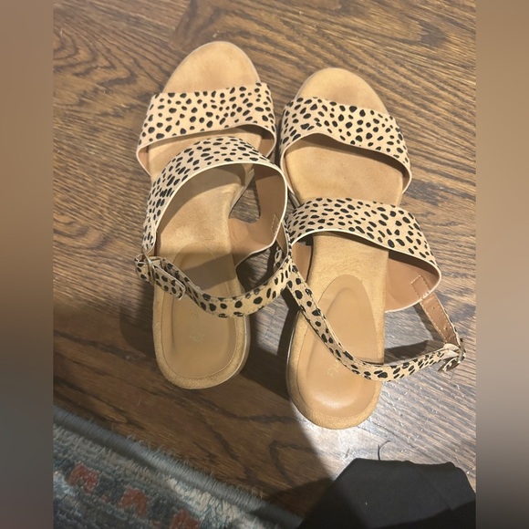 Qupid Tan and Black Block Heel Sandals- SEE NOTES - Picture 3 of 7